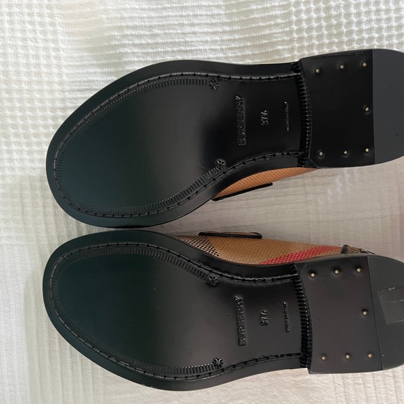 Authentic Burberry Broadbrook Check Logo Loafers Womens - Picture 6 of 8
